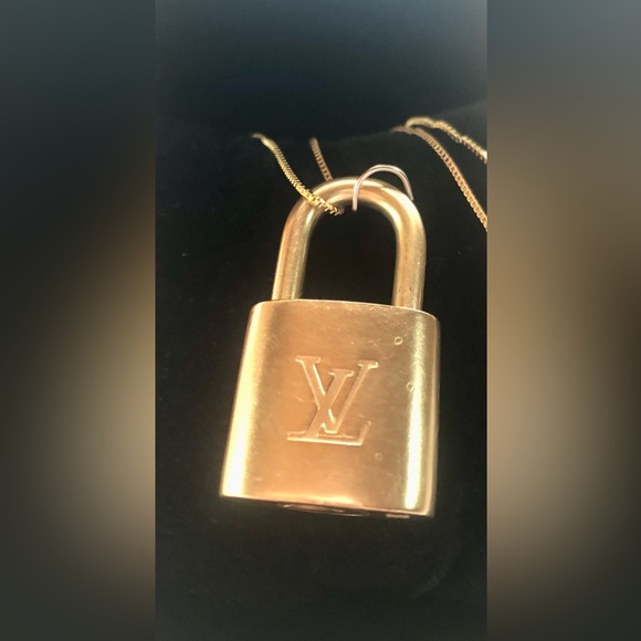 Authentic Louis Vuitton Lock and Key Necklace Set - Vintage - Picture 2 of 4